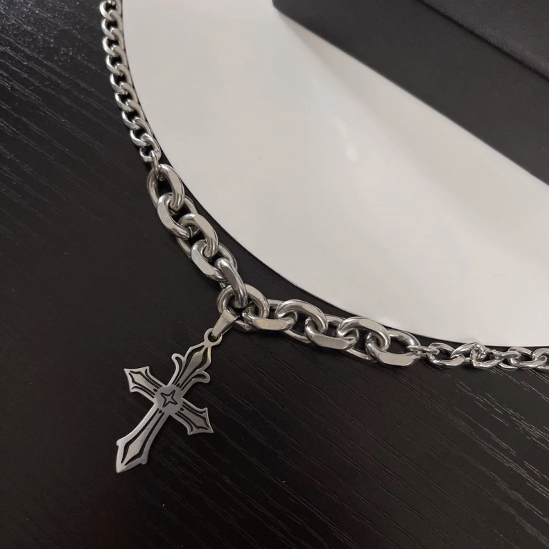 EyeCatching Chrxmx Hxxrts Necklaces 296840
