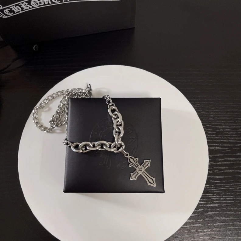 EyeCatching Chrxmx Hxxrts Necklaces 296840
