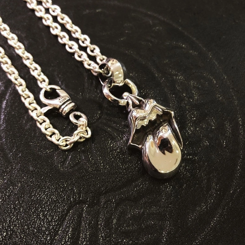 Resilient Chrxmx Hxxrts Necklaces 296837