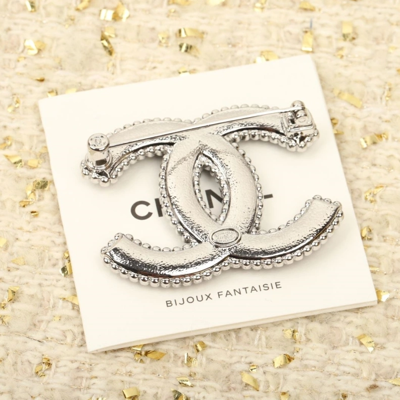 HighQuality Chxnxl Brooches 286365