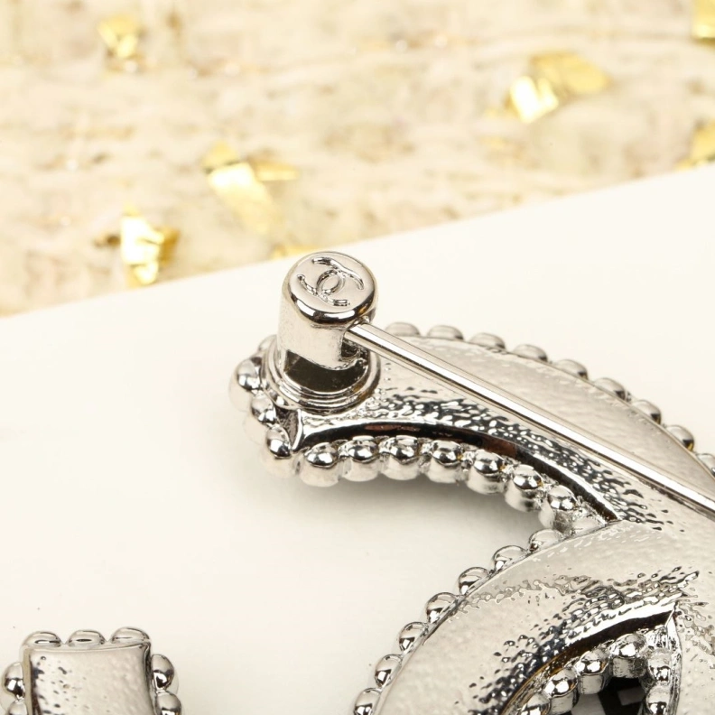 HighQuality Chxnxl Brooches 286365
