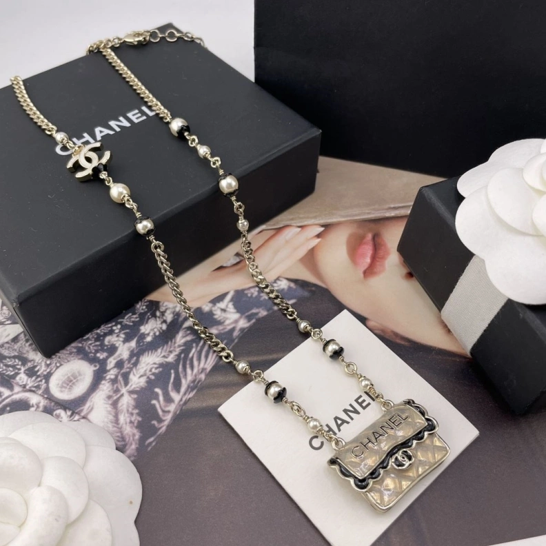 Vibrant Chxnxl Necklaces 285378