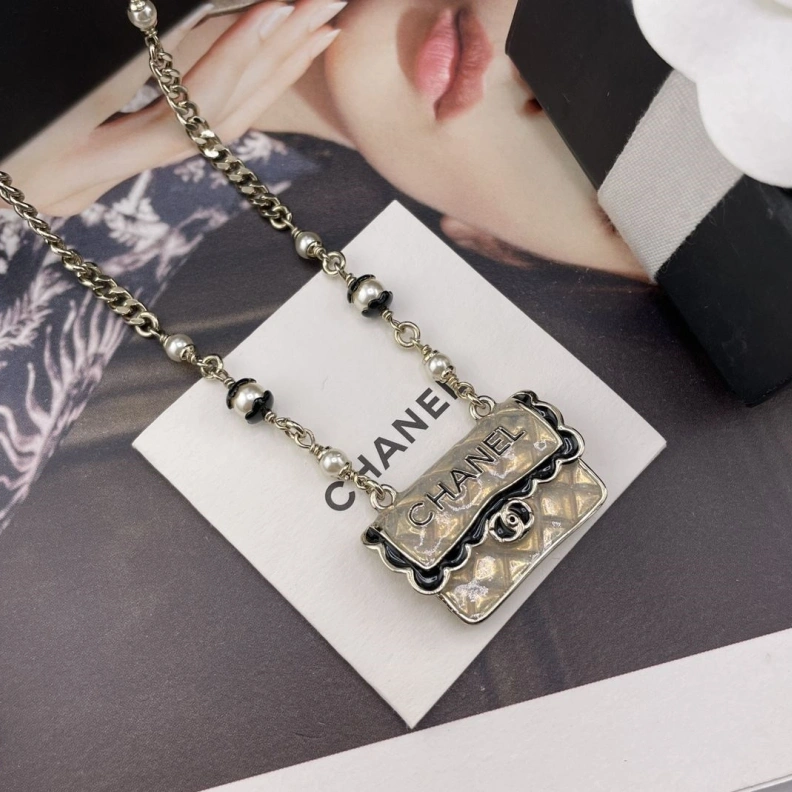 Vibrant Chxnxl Necklaces 285378