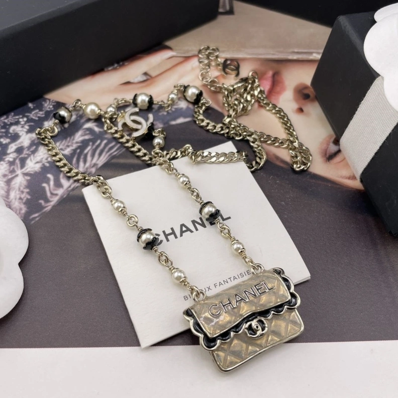 Vibrant Chxnxl Necklaces 285378