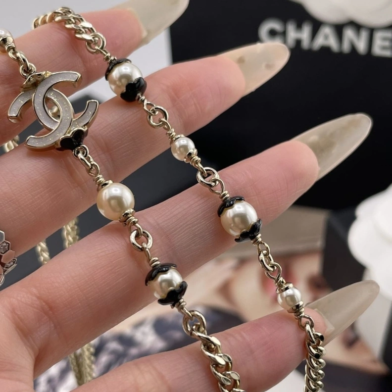 Vibrant Chxnxl Necklaces 285378