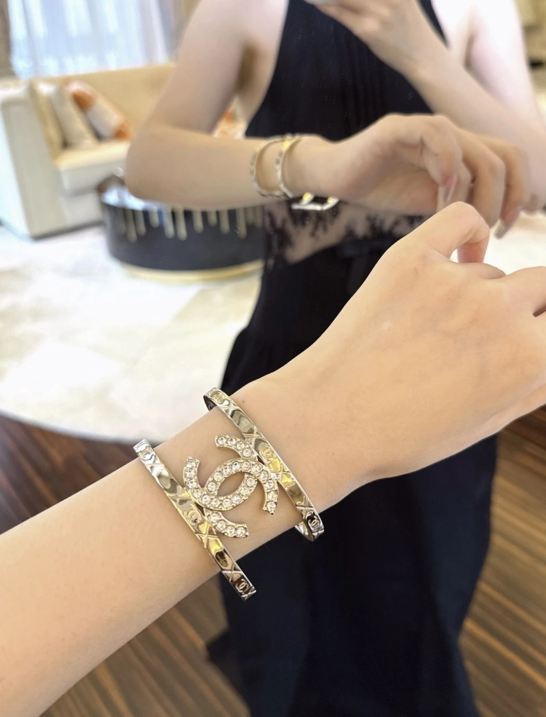 Bright Chxnxl Bracelets 286471