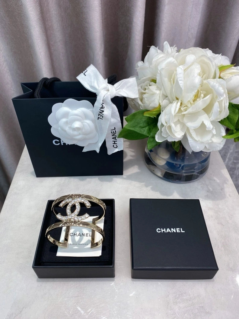 Bright Chxnxl Bracelets 286471