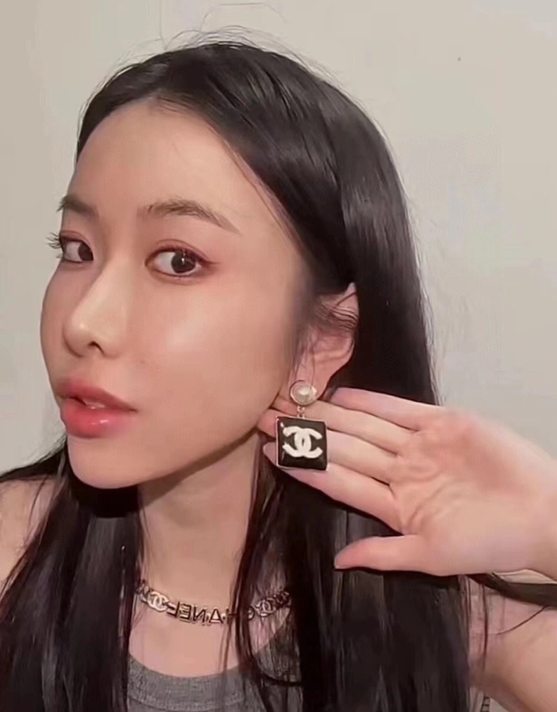 Unique Chxnxl Earrings 285845
