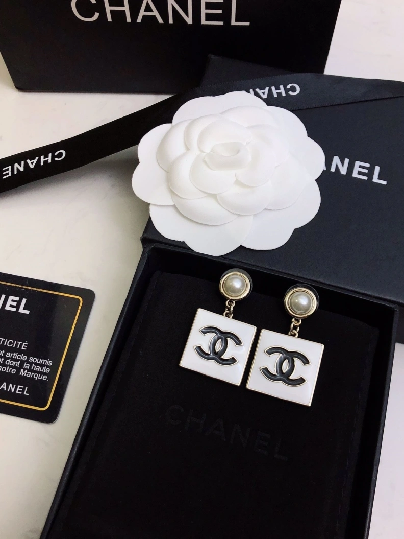 Flexible Chxnxl Earrings 285852