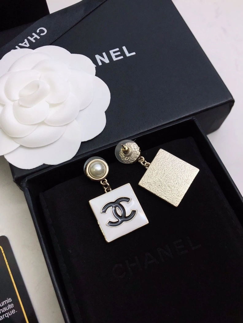 Flexible Chxnxl Earrings 285852