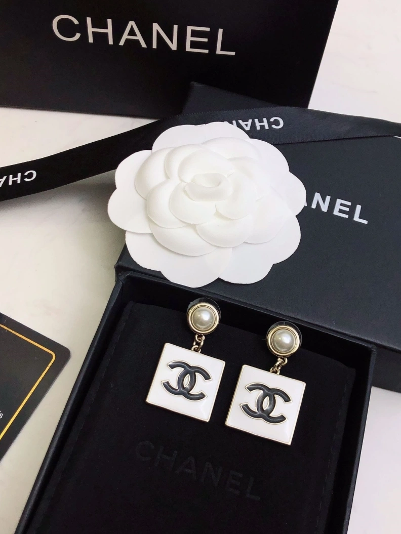 Flexible Chxnxl Earrings 285852