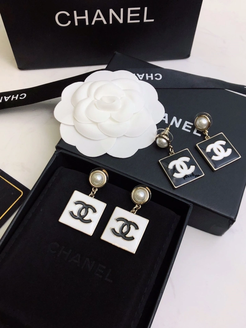 Flexible Chxnxl Earrings 285852