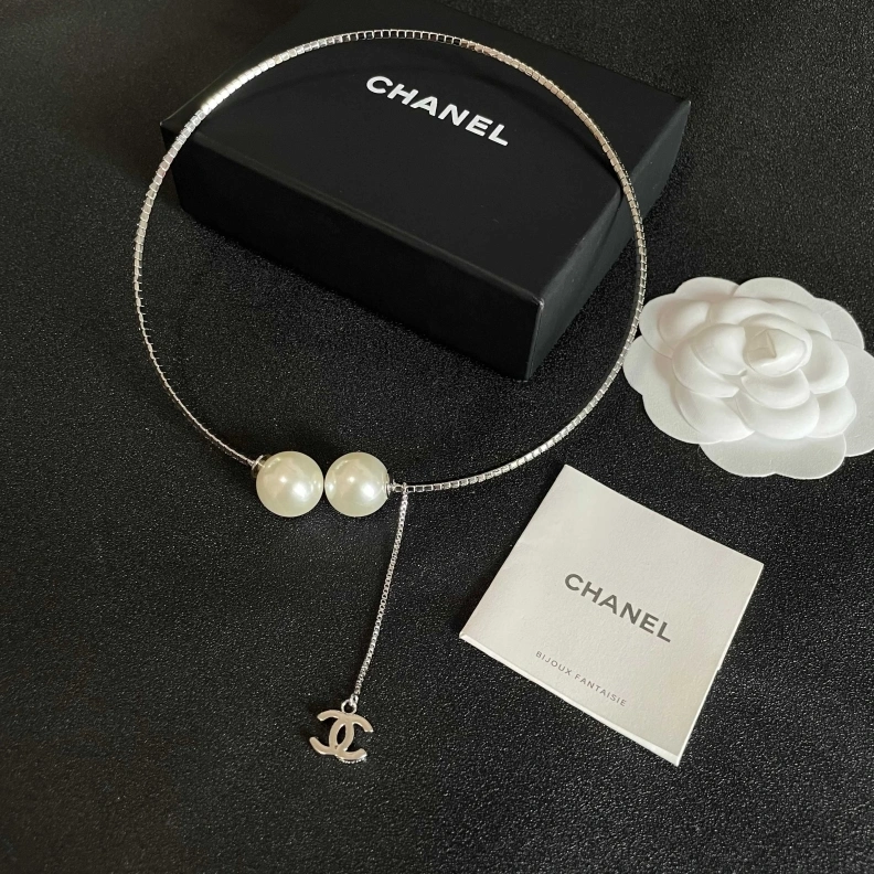 Stylish Chxnxl Necklaces 285372
