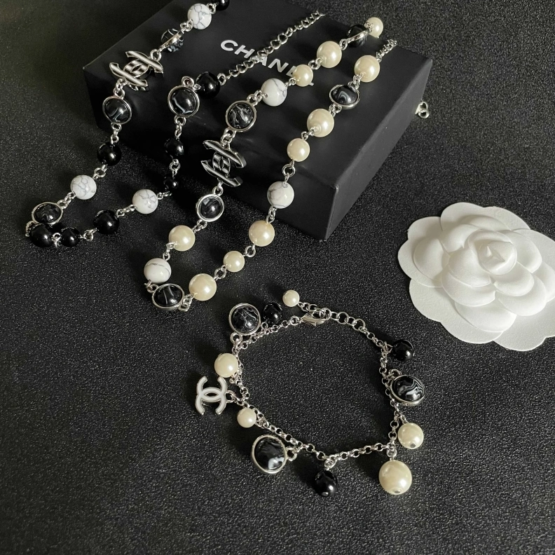 Lightweight Chxnxl Necklaces 285361
