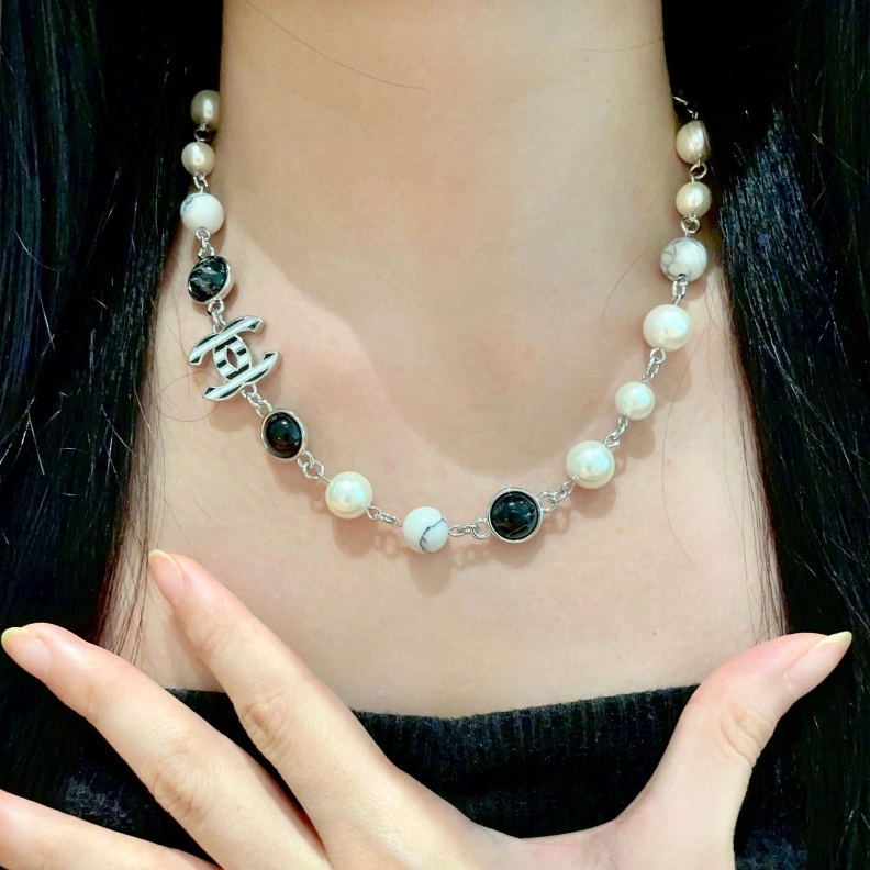 Lightweight Chxnxl Necklaces 285361