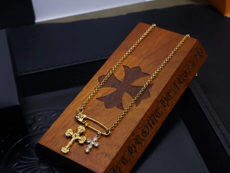 Sleek Chrxmx Hxxrts Necklaces 296825