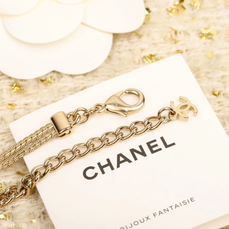 Sleek Chxnxl Necklaces 285342
