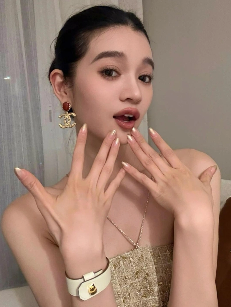 Stylish Chxnxl Earrings 285794