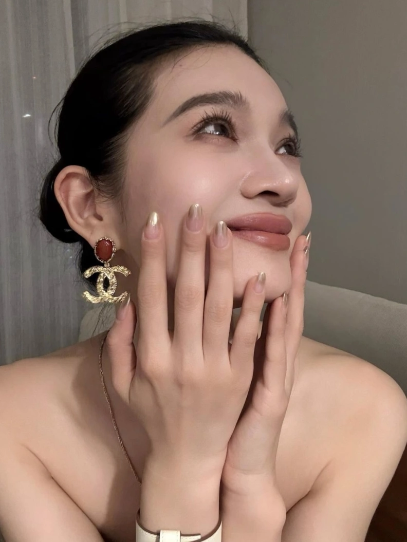 Stylish Chxnxl Earrings 285794