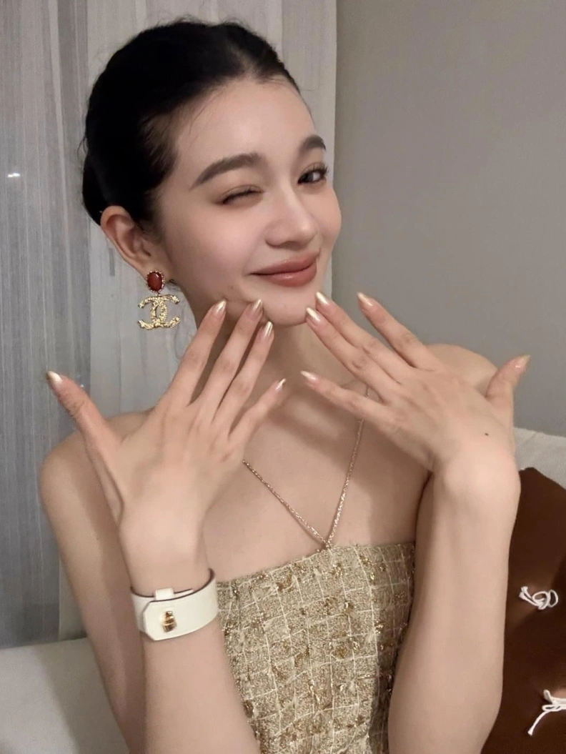 Stylish Chxnxl Earrings 285794