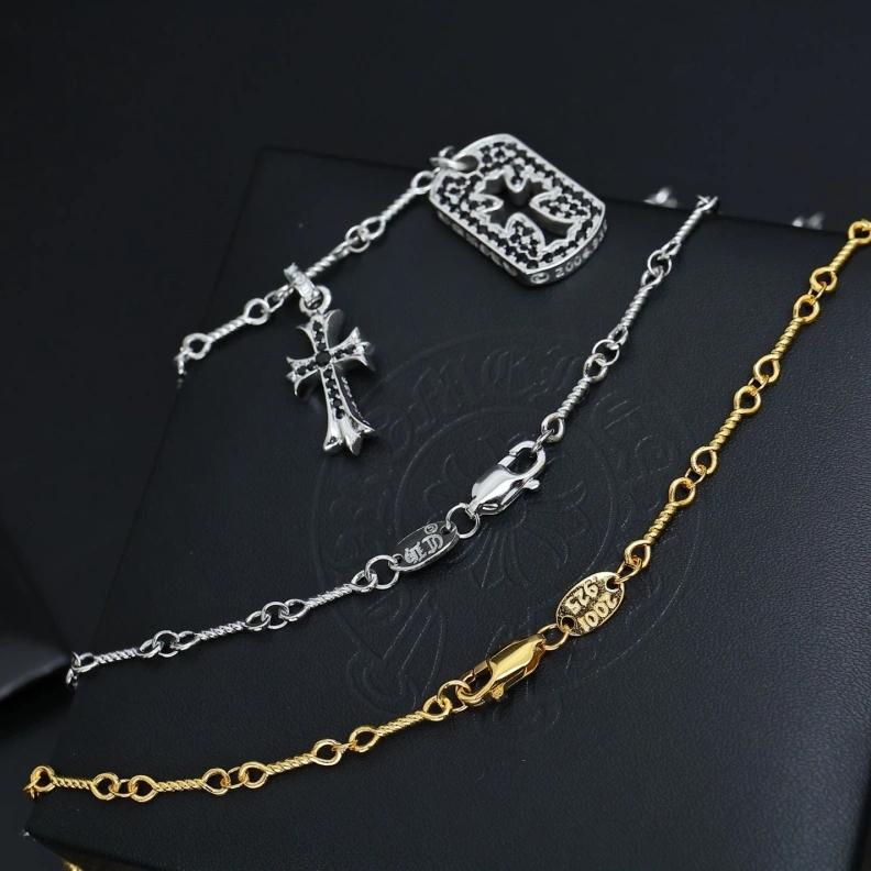Resilient Chrxmx Hxxrts Necklaces 296799