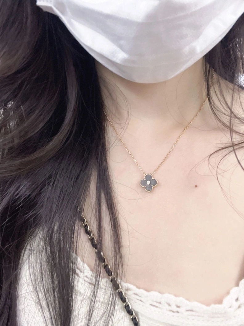 HighQuality Chxnxl Necklaces 285339