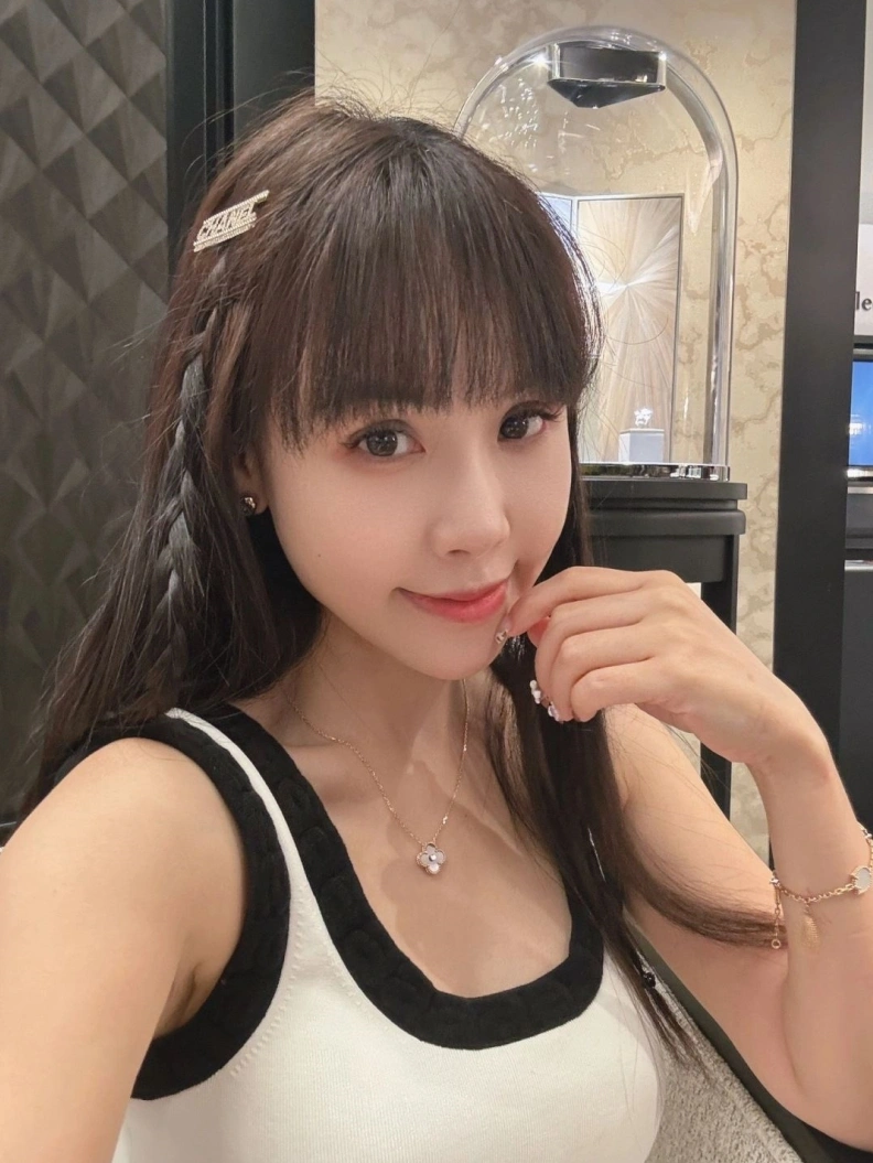 HighQuality Chxnxl Necklaces 285339