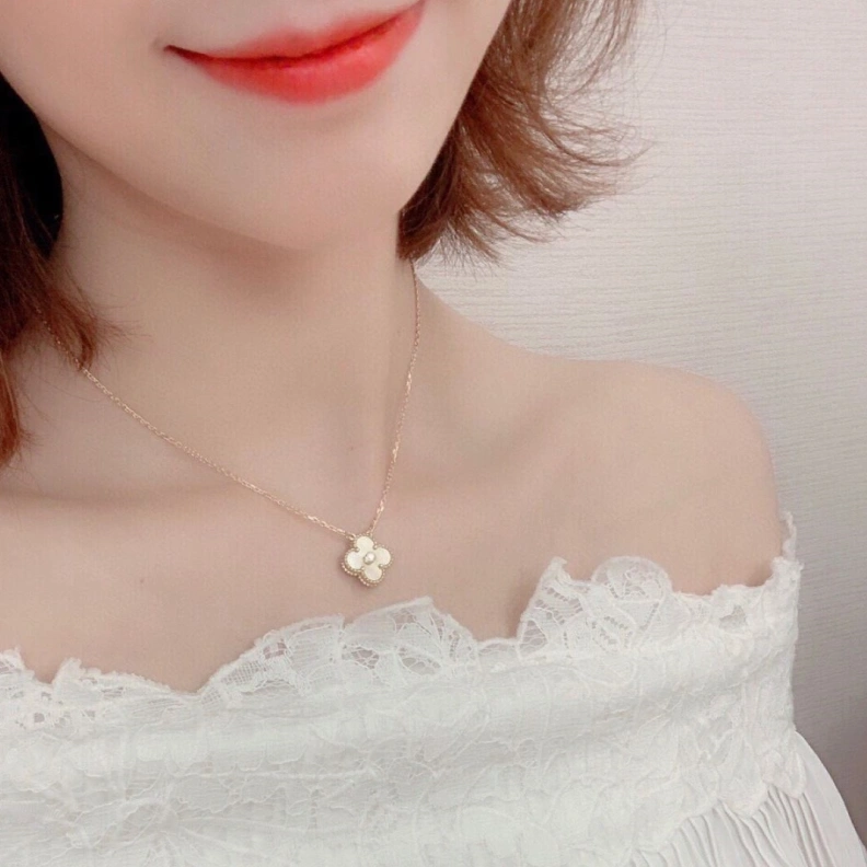 Comfortable Chxnxl Necklaces 285335