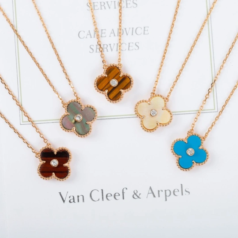 Lightweight Chxnxl Necklaces 285325