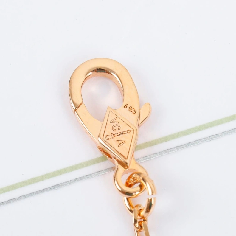Lightweight Chxnxl Necklaces 285325