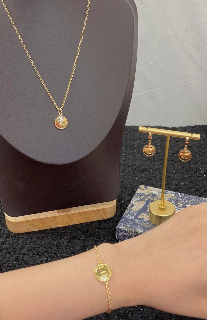 EyeCatching Christian Dxxr Necklaces 294071