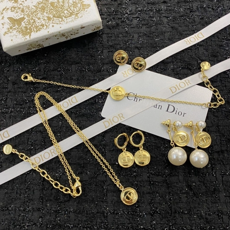 EyeCatching Christian Dxxr Necklaces 294071