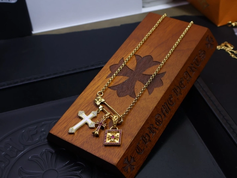 UrbanStyle Chrxmx Hxxrts Necklaces 296791