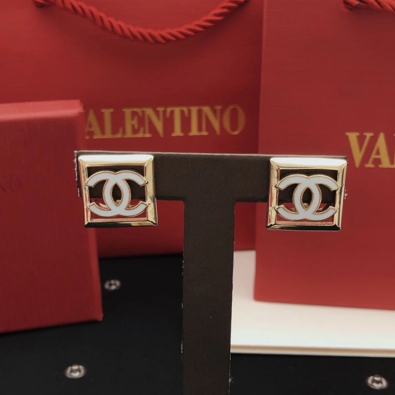 Lightweight Chxnxl Earrings 285752