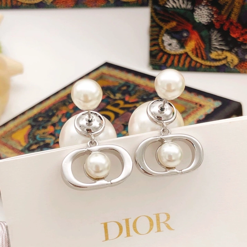 Christian Dxxr Earrings Minimalist 294160