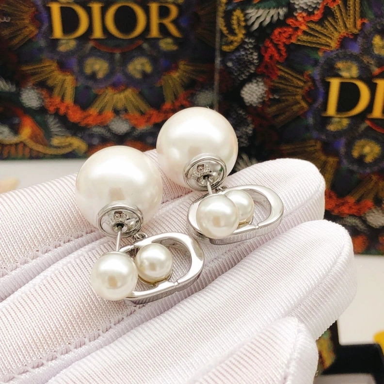 Christian Dxxr Earrings Minimalist 294160