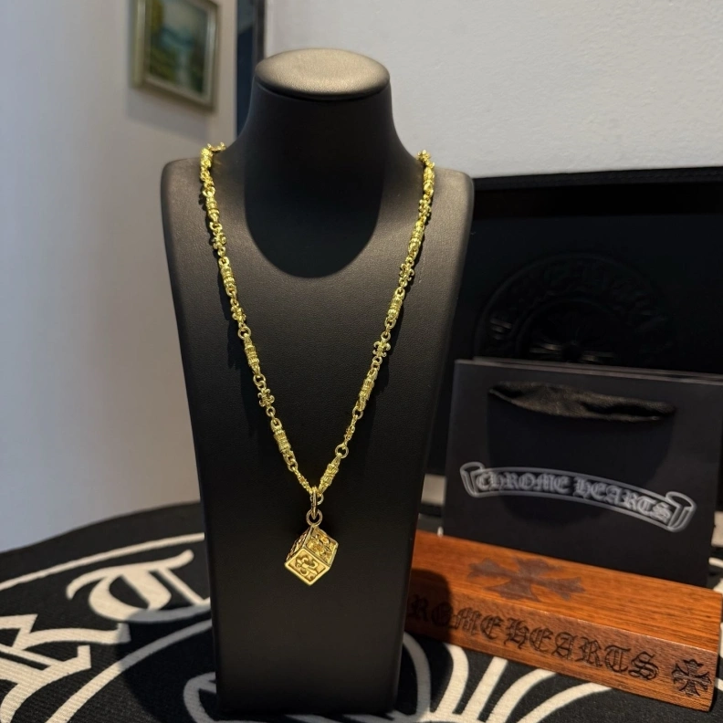 Resilient Chrxmx Hxxrts Necklaces 296749