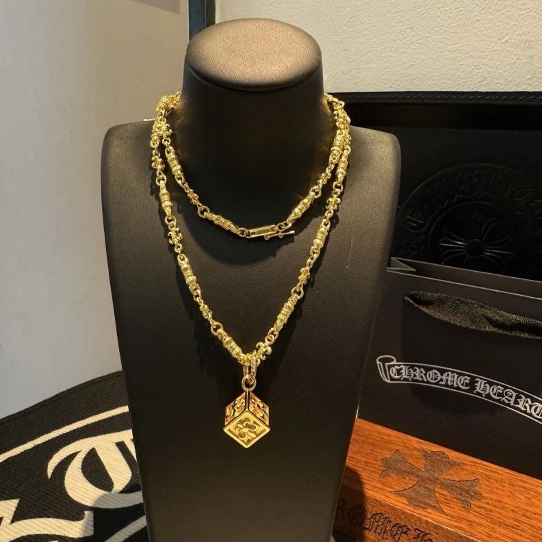 Resilient Chrxmx Hxxrts Necklaces 296749
