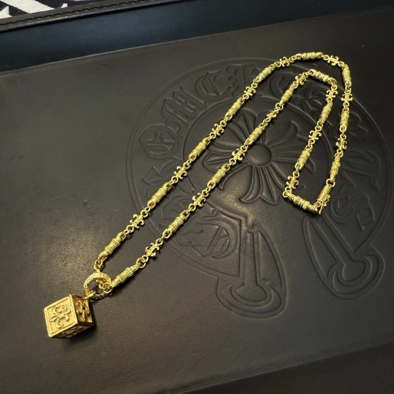 Resilient Chrxmx Hxxrts Necklaces 296749