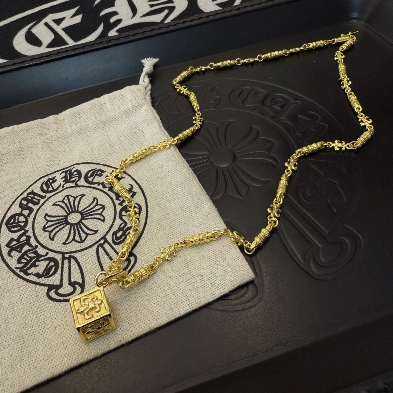 Resilient Chrxmx Hxxrts Necklaces 296749
