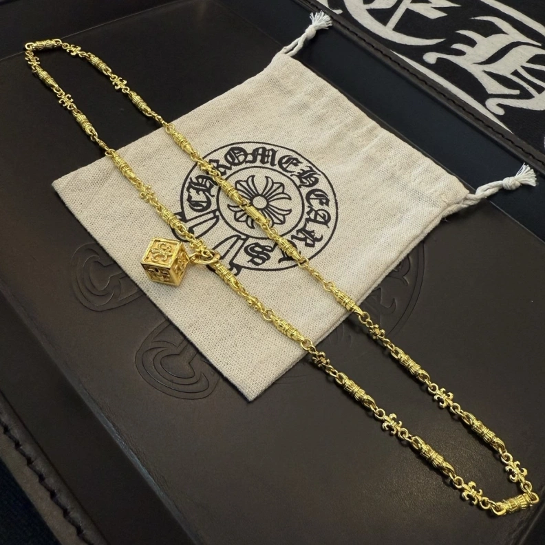 Resilient Chrxmx Hxxrts Necklaces 296749
