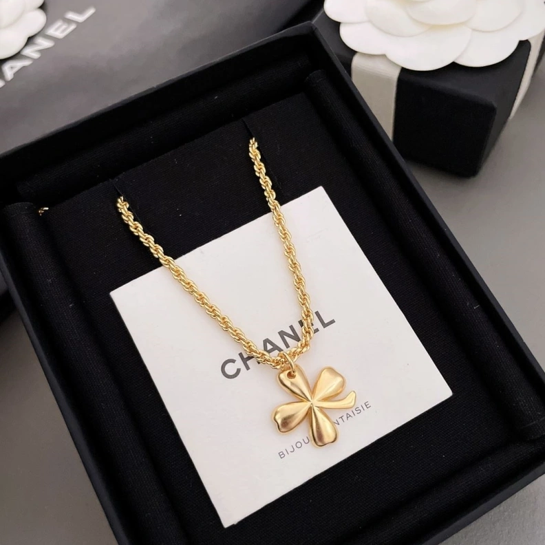 EyeCatching Chxnxl Necklaces 285304