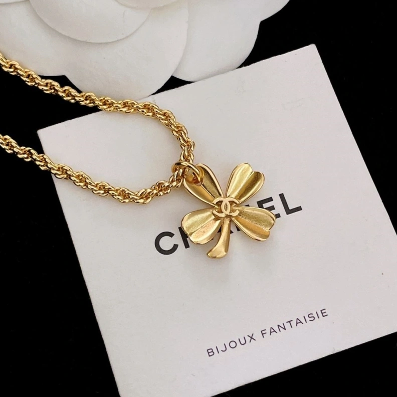 EyeCatching Chxnxl Necklaces 285304