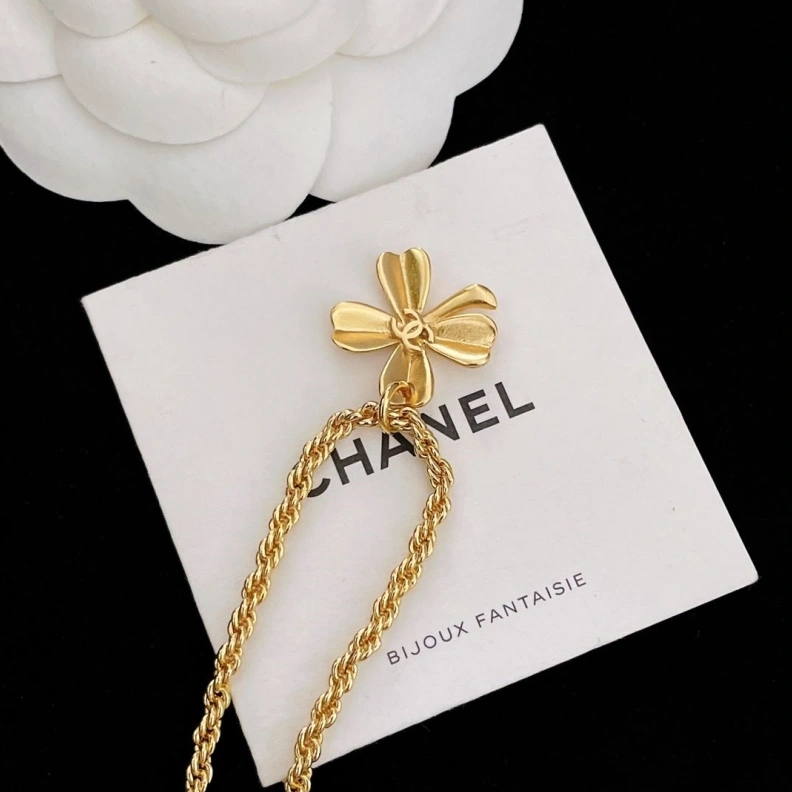 EyeCatching Chxnxl Necklaces 285304