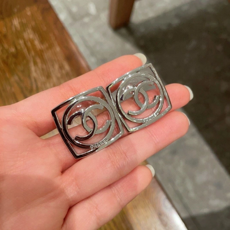 Compact Chxnxl Earrings 285729