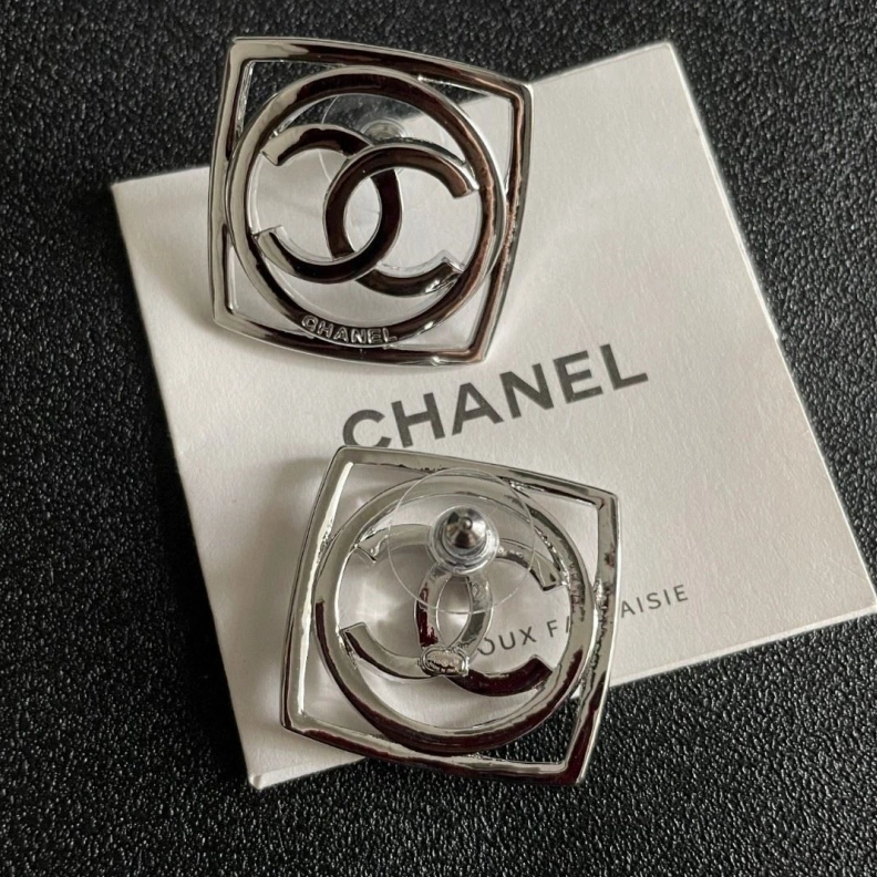 Compact Chxnxl Earrings 285729
