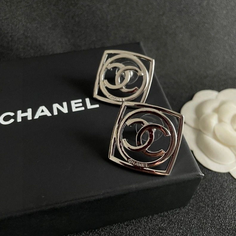 Compact Chxnxl Earrings 285729
