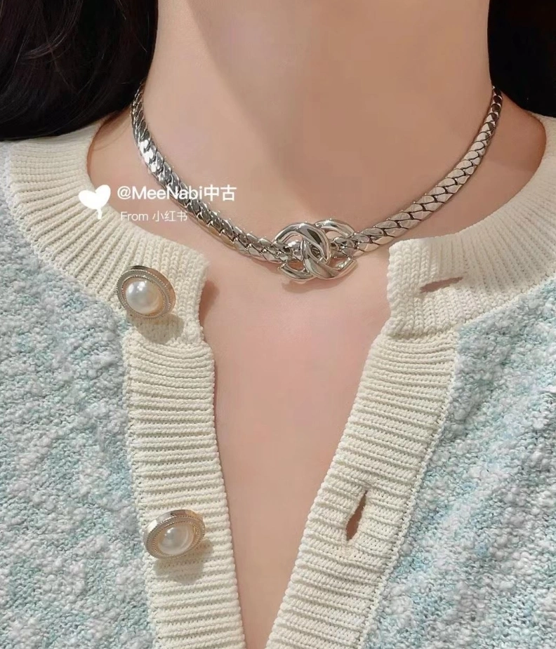Minimalist Chxnxl Necklaces 285309