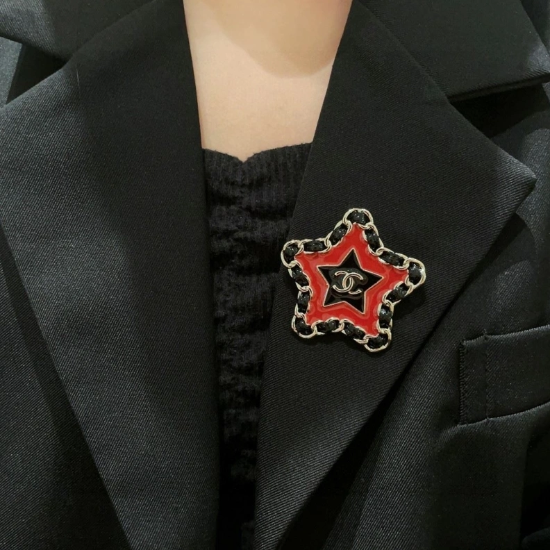 Elegant Chxnxl Brooches 286354
