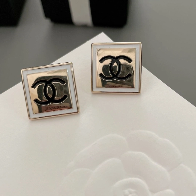 Refined Chxnxl Brooches 286345